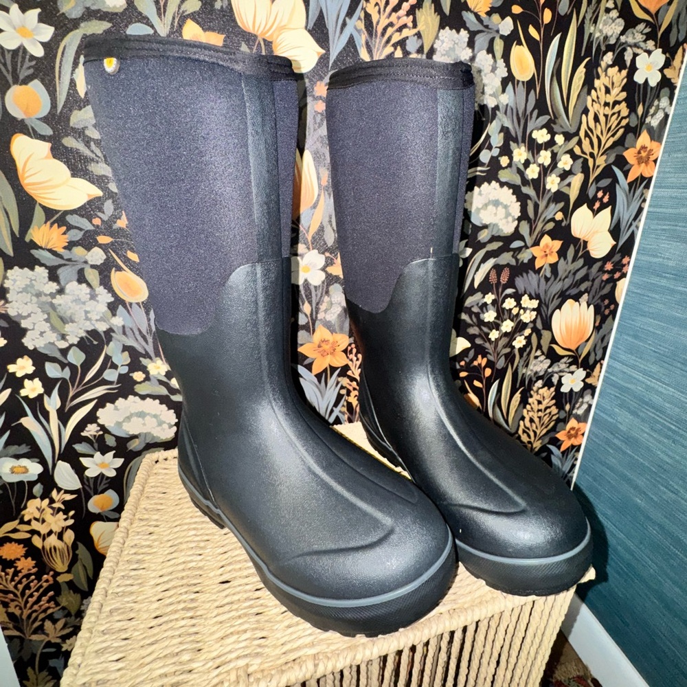 Bogs Women’s Size 9 Tall Boots NWT - Picture 2 of 9